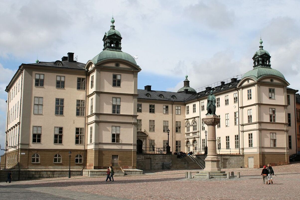 Palácio De Wrangel - Wrangel Palace | Secret World Trip Planner