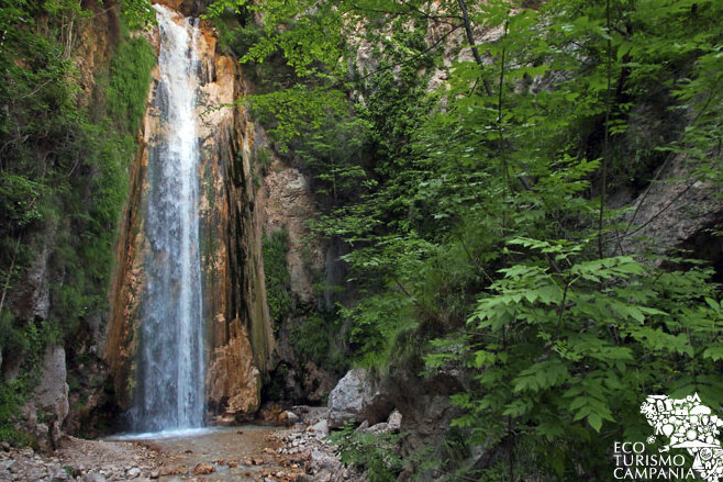 La cascata di Acquabianca in Senerchia e l'Oasi WWF - 83050 Senerchia AV | Secret World Trip Planner