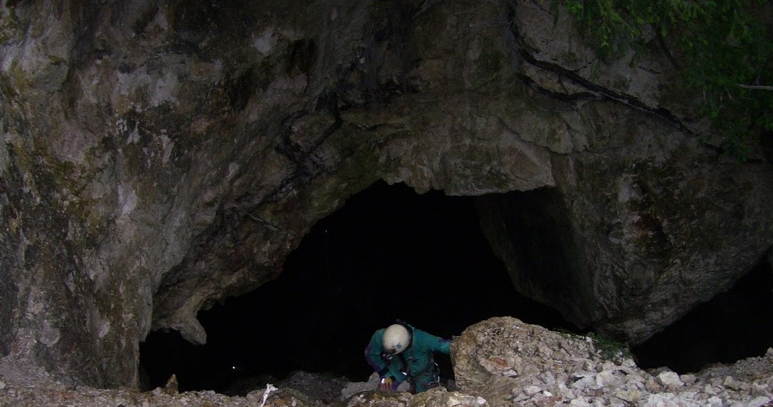 Sentiero Oasi Valle della Caccia - Grotta Profunnata - Senerchia | Secret World Trip Planner