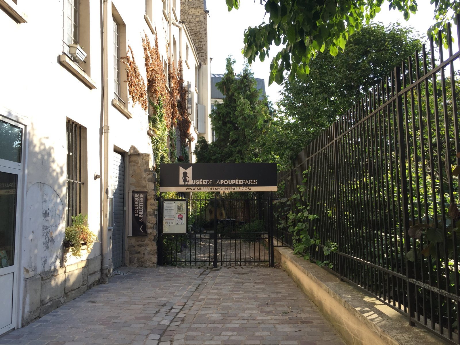 Musée de la Poupée w Paryżu - Paris | Secret World Trip Planner