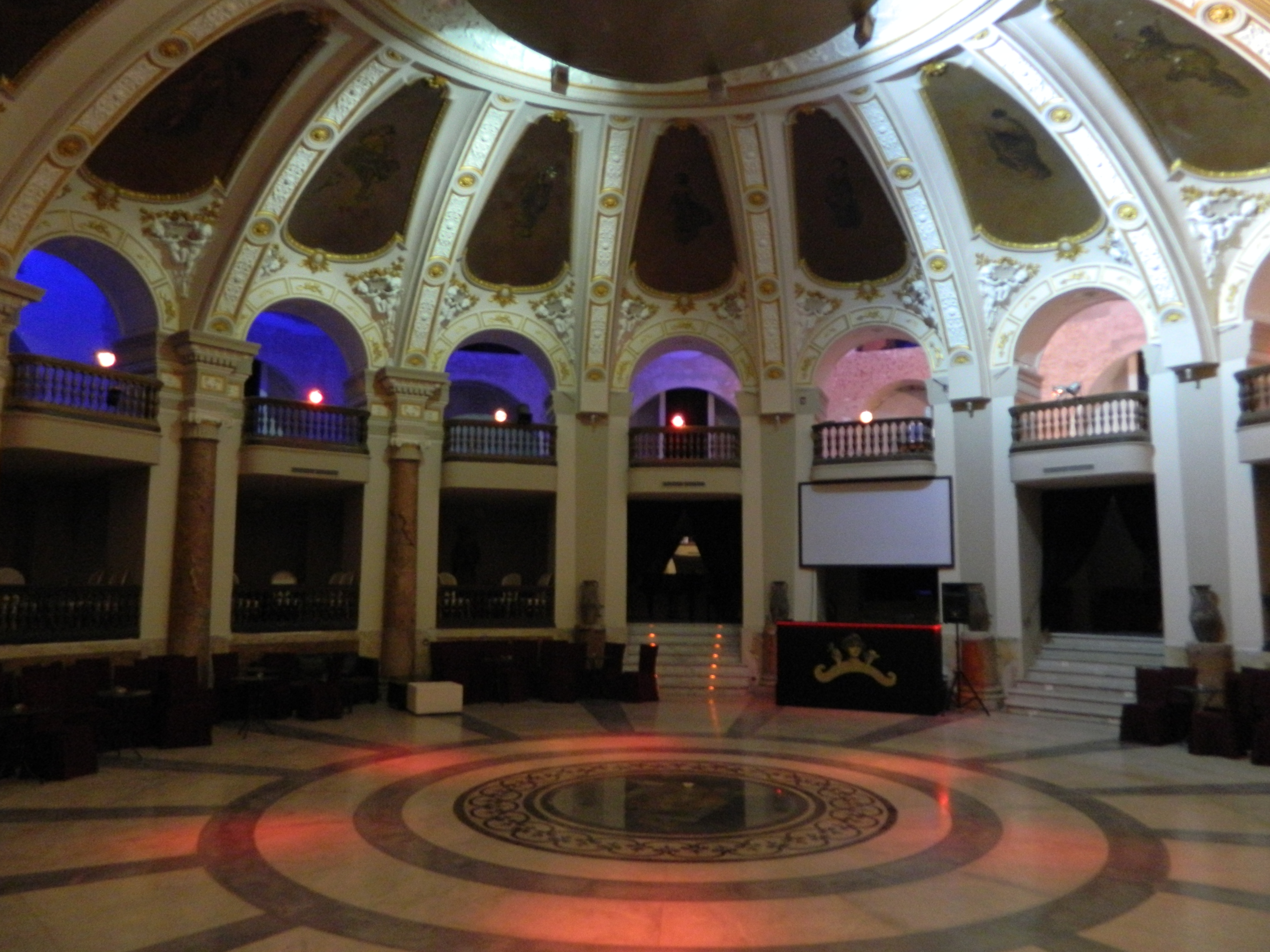 De Salone Margherita, Italië's eerste café-chantant - Napoli | Secret World Trip Planner