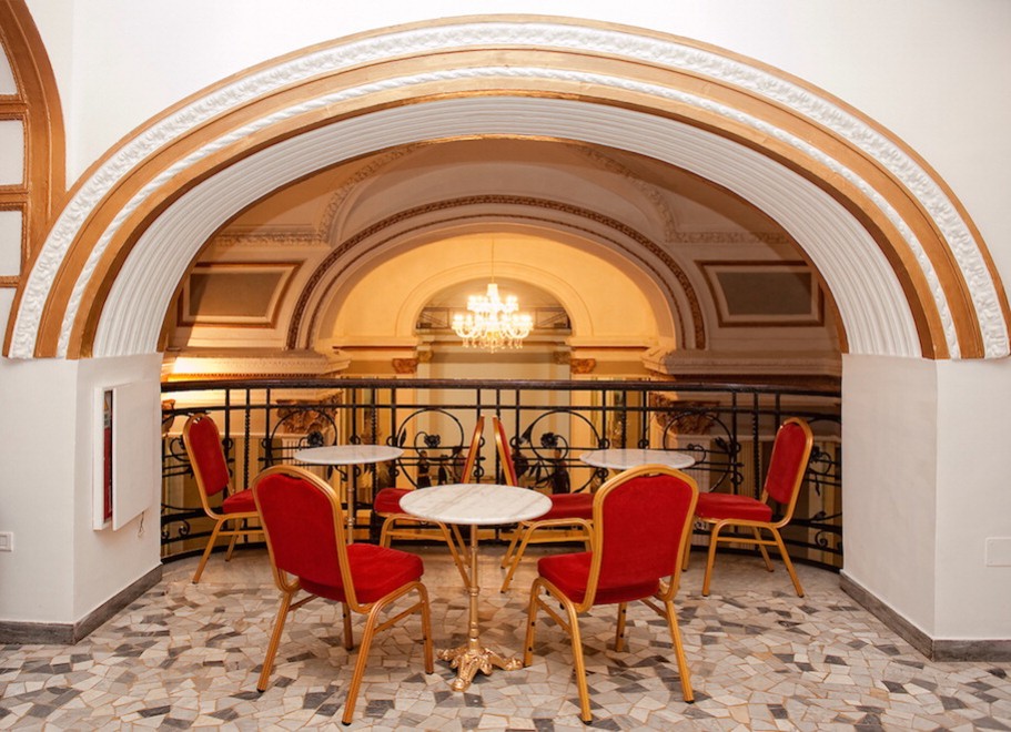 De Salone Margherita, Italië's eerste café-chantant - Napoli | Secret World Trip Planner