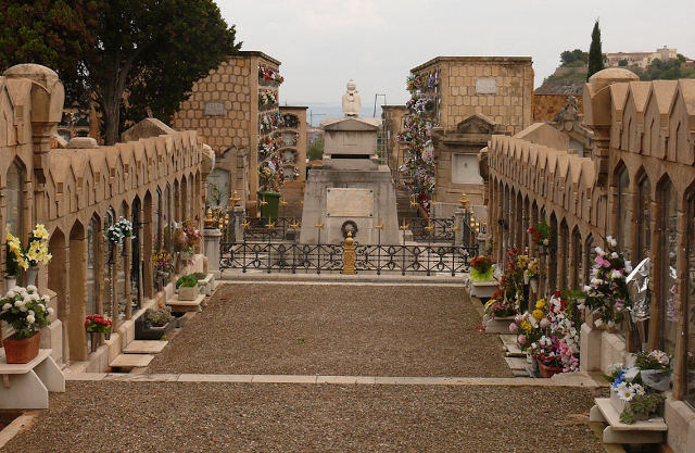 Modernistyczny cmentarz w Tarragonie - Tarragona | Secret World Trip Planner