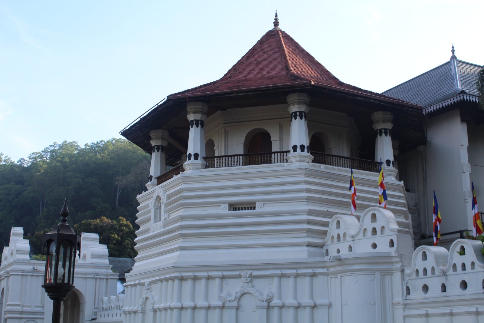 Sri Dalada Maligawa (Świątynia Świętego relikwii zęba ) - Kandy | Secret World Trip Planner