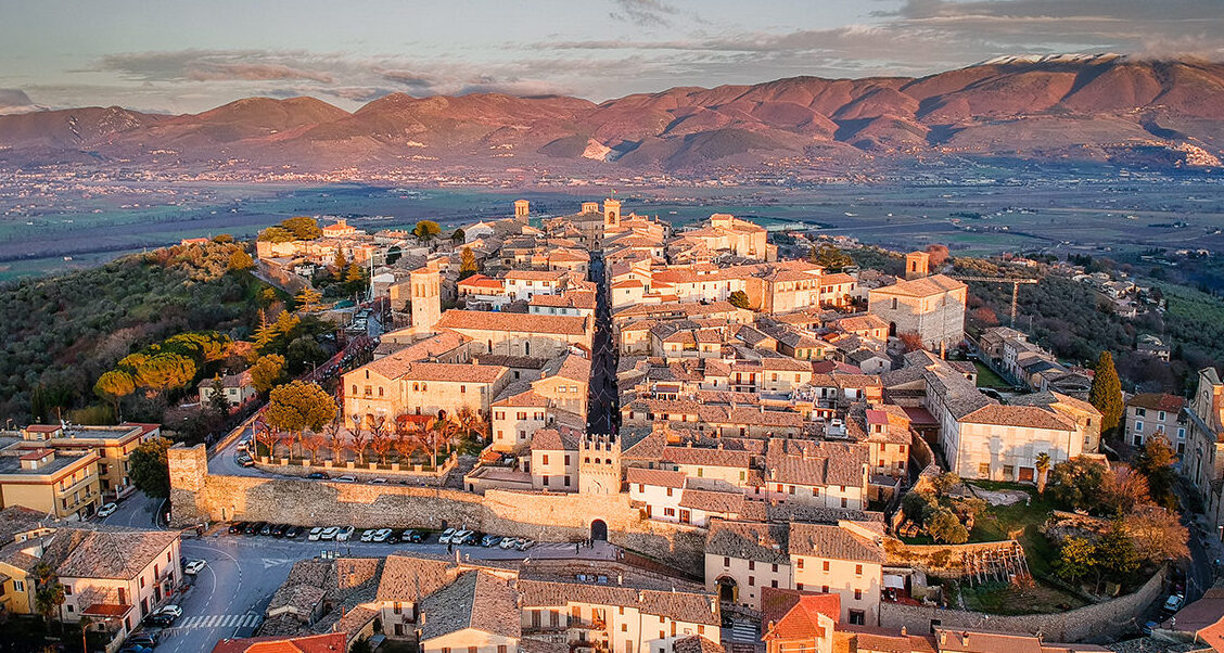 Umbria / Montefalco, wspaniała włoska Wioska - Montefalco | Secret World Trip Planner