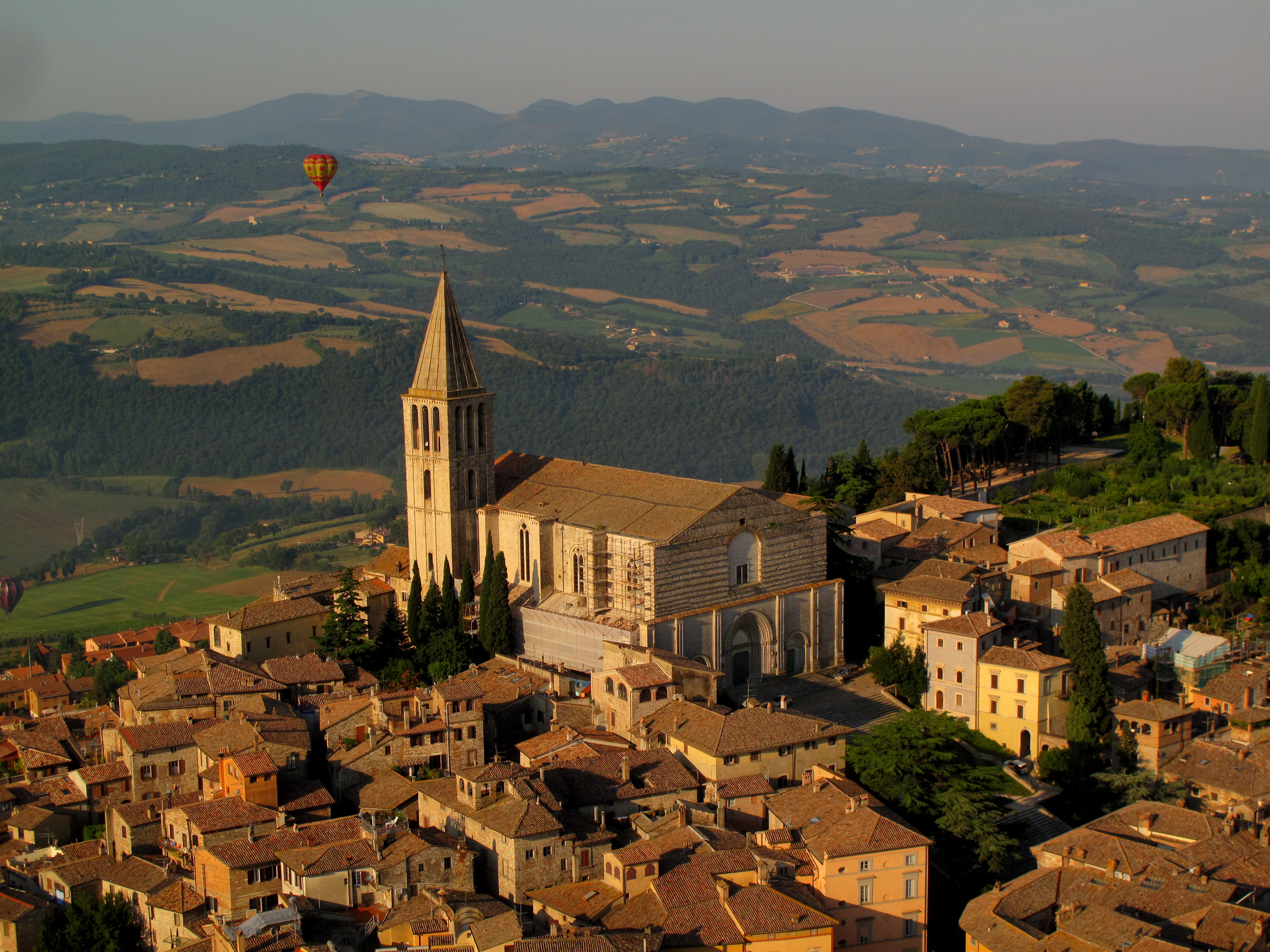 Kerk van San Fortunato - Todi | Secret World Trip Planner