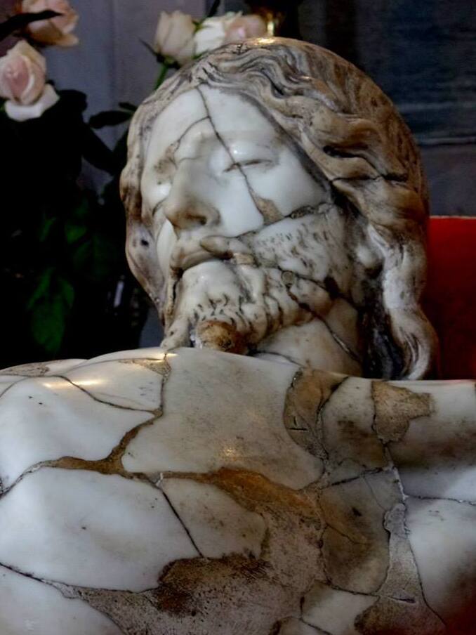 Le Christ dans la Basilique du Saint-Esprit à Naples - Napoli | Secret World Trip Planner