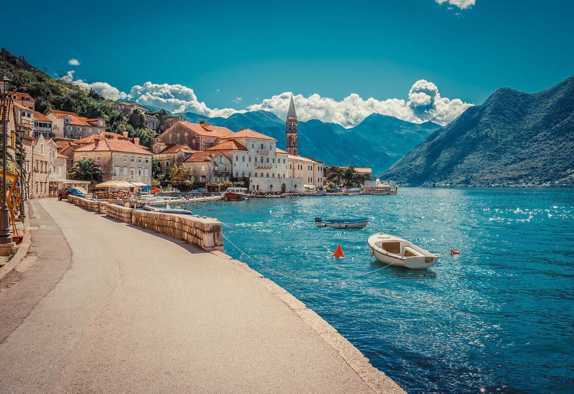 Dans l'une des plus belles baies du monde, Kotor - Kotor | Secret World Trip Planner