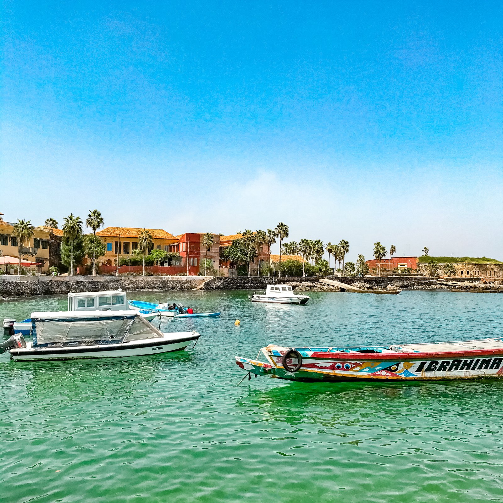 La isla de Gorée se encuentra frente a la costa de Senegal - Dakar | Secret World Trip Planner