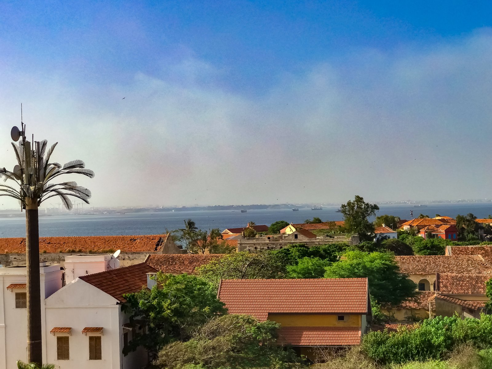 La isla de Gorée se encuentra frente a la costa de Senegal - Dakar | Secret World Trip Planner
