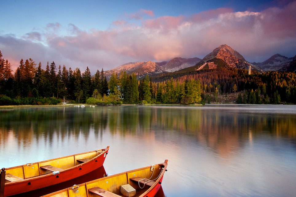 Štrbské pleso 는 그림 같은 산악 호수입니다 — Vysoké Tatry