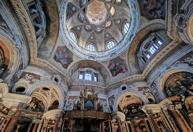 Echte kerk van San Lorenzo - Torino | Secret World Trip Planner