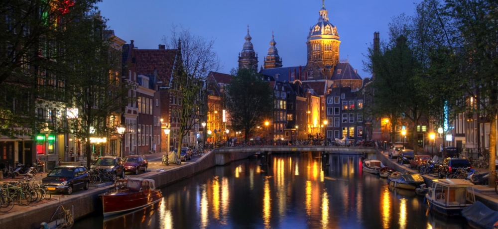 Basílica de San Nicolás - Amsterdam | Secret World Trip Planner