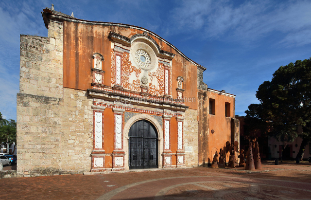 Klasztor Dominikanów - Santo Domingo | Secret World Trip Planner