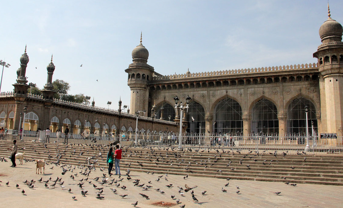 Mecca Masjid is one of the world’s largest Temples - Hyderabad | Secret World Trip Planner