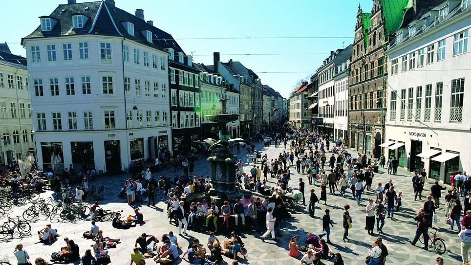 Stroget, jedna z najdłuższych stref pieszych na świecie - København | Secret World Trip Planner