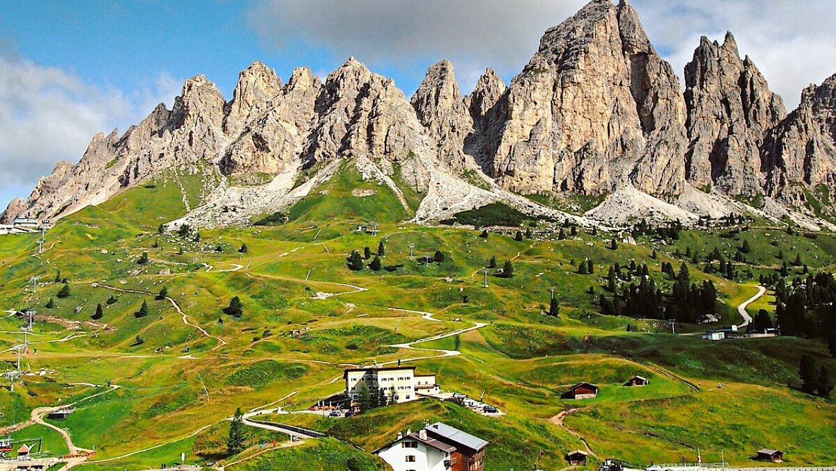 The Gardena Pass, a beauty of the Dolomites - Passo Gardena | Secret World Trip Planner