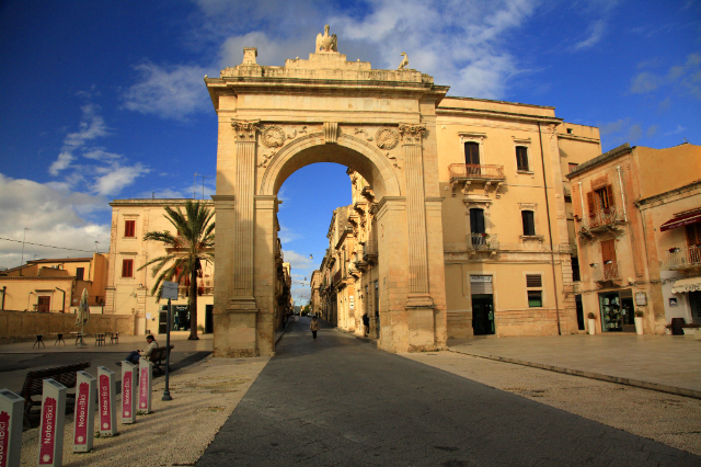 皇家之门 - Noto | Secret World Trip Planner