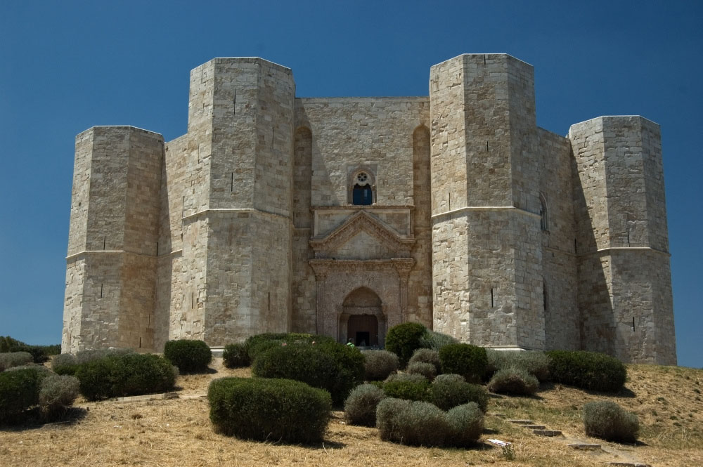 カステル・デル・モンテ - Castel del Monte | Secret World Trip Planner