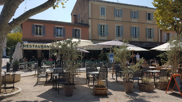 Plaza de los Lices - Saint-Tropez | Secret World Trip Planner
