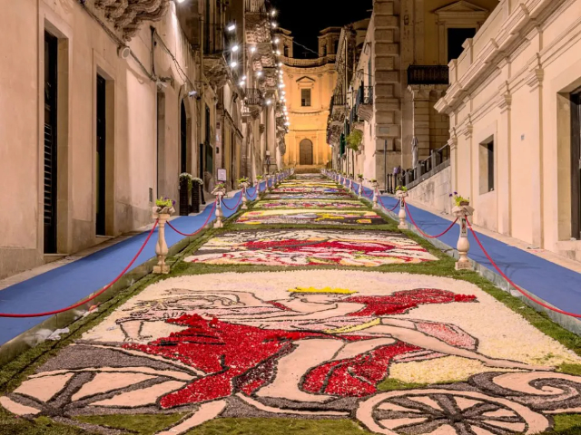 Festival Barroco de Primavera o de las Flores de Noto - Noto | Secret World Trip Planner