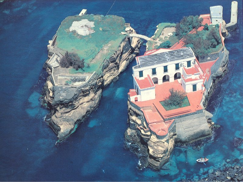 Het vreemde verhaal van het vervloekte eiland Gaiola - Napoli | Secret World Trip Planner