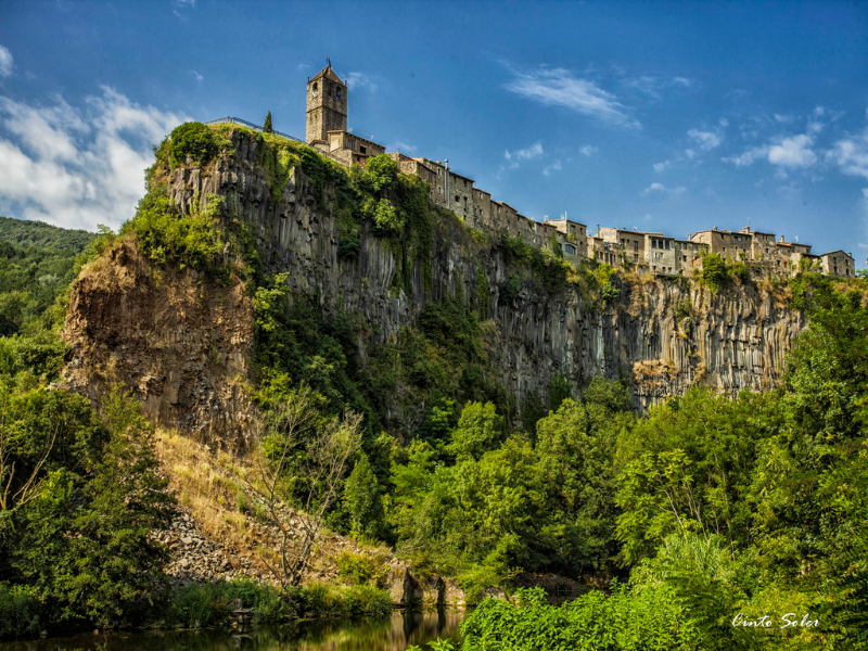 Castellfollit De La Roca, Spanien - Castellfollit de la Roca | Secret World Trip Planner