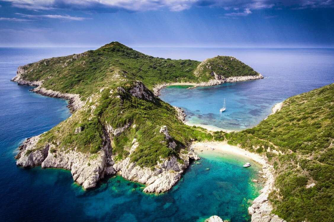 Porto Timoni, un hermoso promontorio rocoso en Corfú — Greece