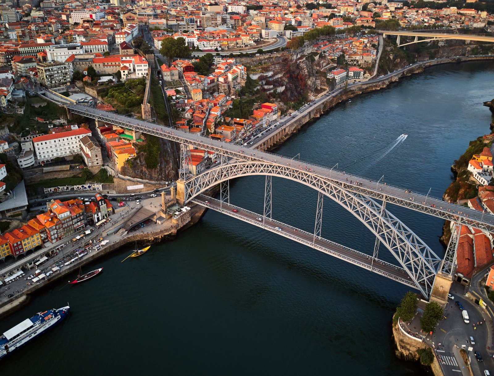 Construido por Théophile Seyrig, el puente Dom Luís I - Porto | Secret World Trip Planner