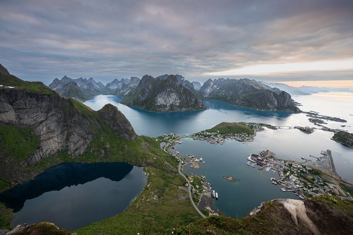 Mitternachtssonne auf den Lofoten Norwegen .....Moskenes! - Moskenes | Secret World Trip Planner
