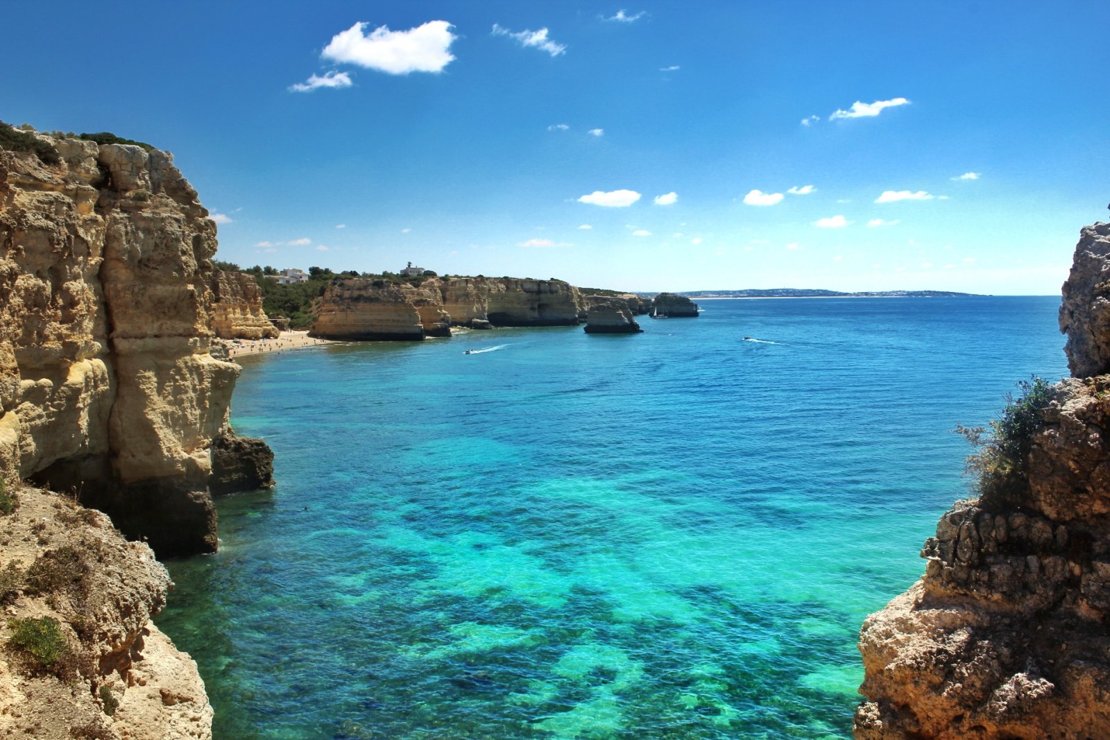 프라이아 다 마린하(영어:네이비 비치)-포르투갈 - Spiaggia di Marinha | Secret World Trip Planner