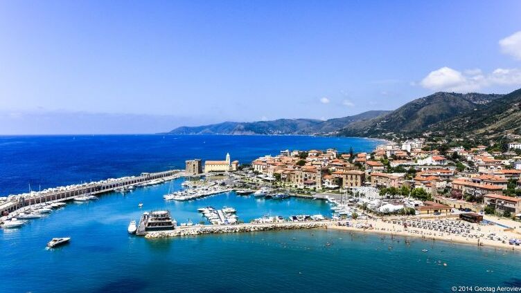 Il paese di Acciaroli nel sud Italia - Acciaroli | Secret World Trip Planner