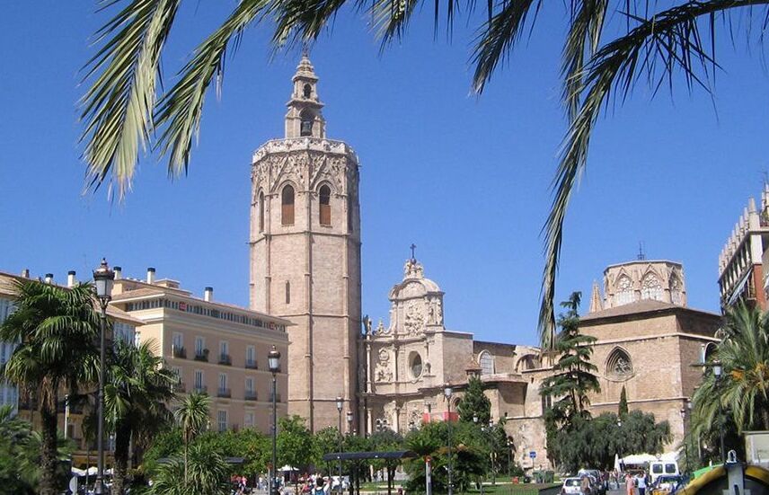 Valencia and the famous Tower: El Miguelete — València