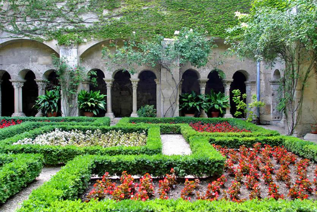 Ван Гог и монастырь Сен-Поль-де-Мавзол - Saint-Rémy-de-Provence | Secret World Trip Planner