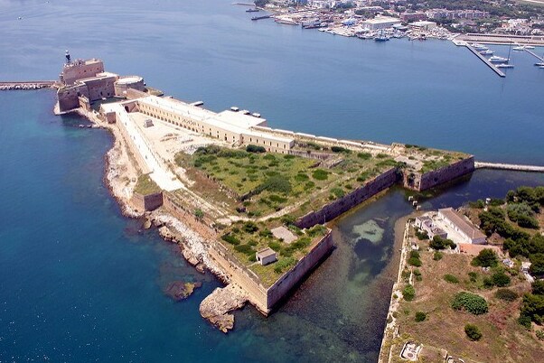 Brindisi | Castello Aragonese o Alfonsino - Brindisi | Secret World Trip Planner