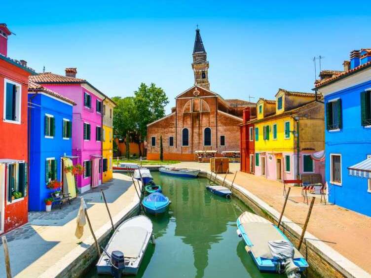 Burano est l'une des îles de Venise - Venezia | Secret World Trip Planner