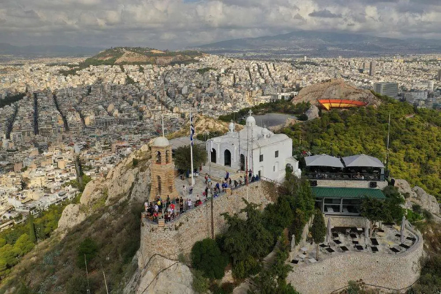 Lycabettus kabelbaan - Athina | Secret World Trip Planner