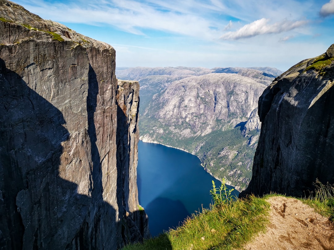 Kjeragbolte : un rocher en Norvège - Kjeragbolten | Secret World Trip Planner