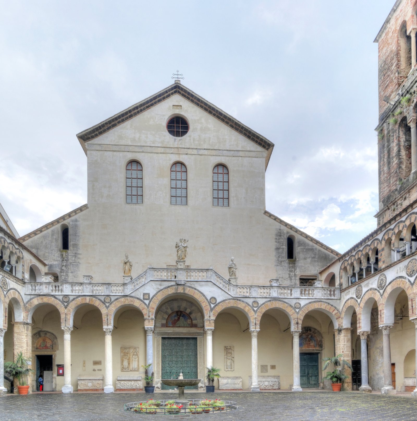Salerno : Buste de Saint Matteo - Salerno | Secret World Trip Planner