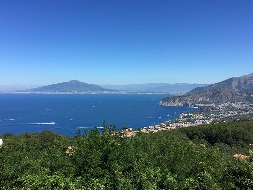 Golfe de Naples : Monastère de San Paolo - Massa Lubrense | Secret World Trip Planner