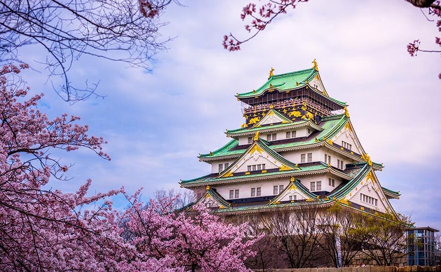 El castillo de Osaka se erige en la meseta de Uemachi Daichi. — ?saka-shi