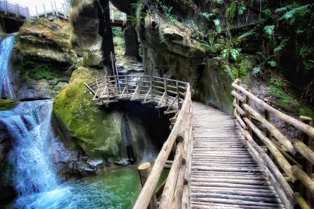Cuevas del Caglieron - Via Grotte del Caglieron | Secret World Trip Planner