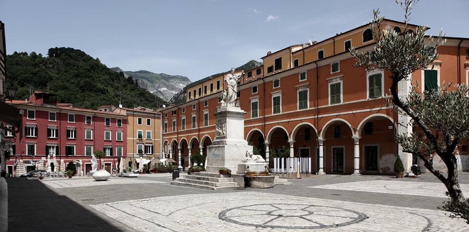 Plac Alberica - Carrara | Secret World Trip Planner