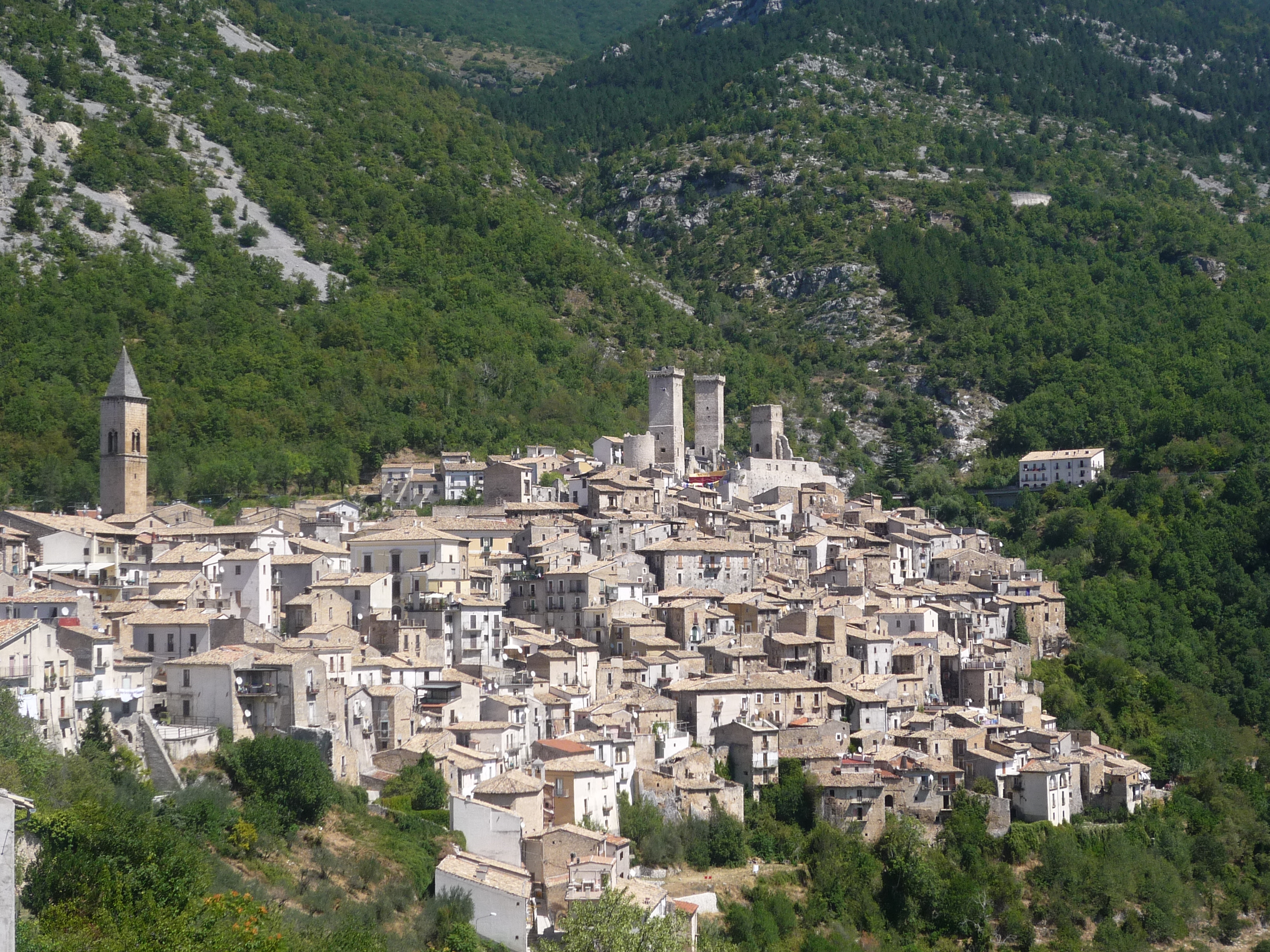 Pacentro le village des tours - Pacentro AQ | Secret World Trip Planner