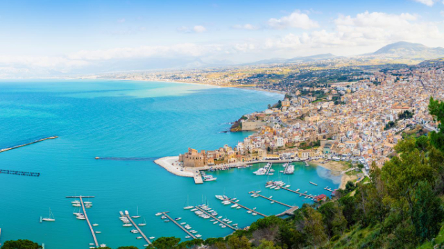 Castellammare del Golfo : Un amphithéâtre au bord de la mer - Castellammare del Golfo | Secret World Trip Planner