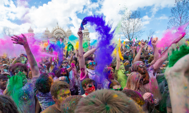 Couleurs du printemps : Holi au temple Sri Radha Krishna, Utah - Spanish Fork | Secret World Trip Planner
