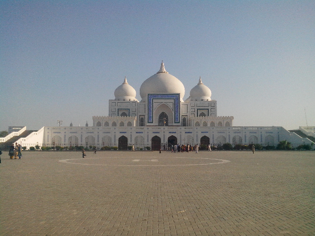 El mazar de Zulfikar Ali Bhutto - Garhi Khuda Bakhsh | Secret World Trip Planner