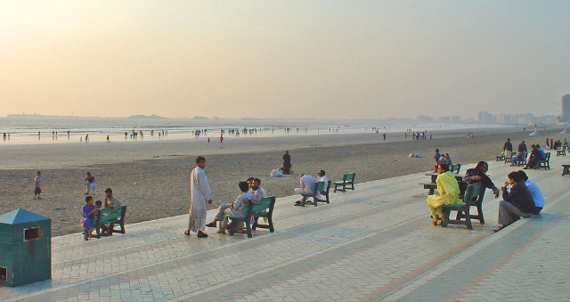 Plage de Clifton - Karachi | Secret World Trip Planner