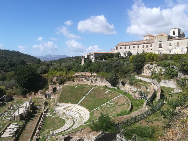 Le théâtre romain de Sessa Aurunca : Un joyau archéologique de la Campanie - Sessa Aurunca | Secret World Trip Planner