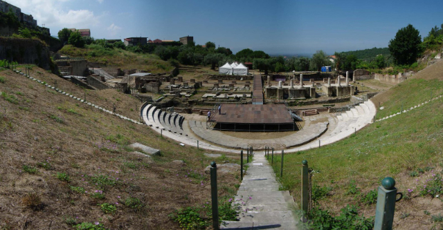 Le théâtre romain de Sessa Aurunca : Un joyau archéologique de la Campanie - Sessa Aurunca | Secret World Trip Planner